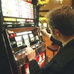 Śledczy robią nalot na hazard