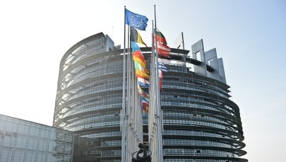 Śledztwo w sprawie fikcyjnych asystentów europosłów PiS ma być umorzone 