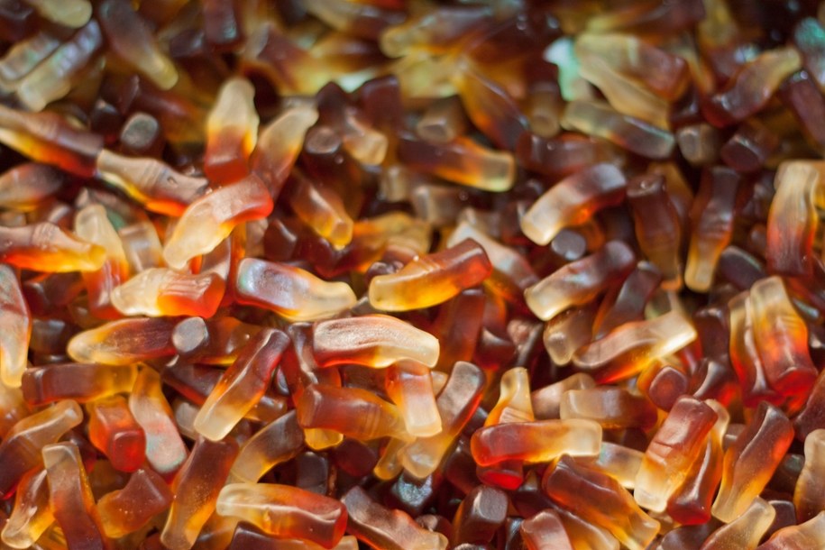 Śledztwo ws. popularnych żelków. Po spożyciu zawroty głowy /Shutterstock