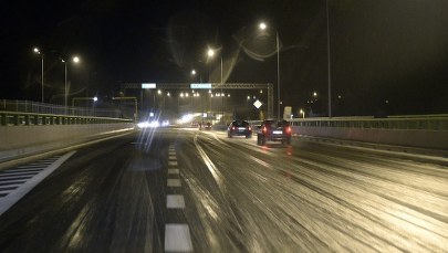 Śliskie drogi w sześciu województwach. IMGW ostrzega!