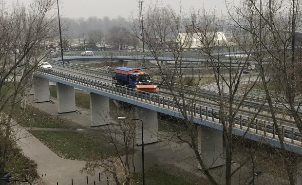 Ślisko na drogach. Fatalne warunki do jazdy w Warszawie