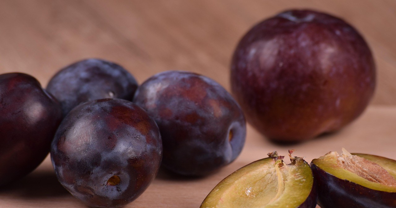 Сливи містять клітковину та сорбітол - речовини, які м’яко стимулюють перистальтику кишківника /pixabay.com