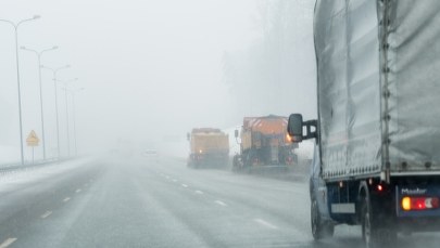 Ślizgawica na drogach. Dwa karambole na Mazowszu oraz Dolnym Śląsku