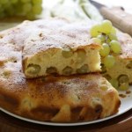 Słodka focaccia z białymi winogronami. Włosi zajadają się nią jesienią