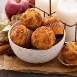 Słodkie muffiny z jabłkami