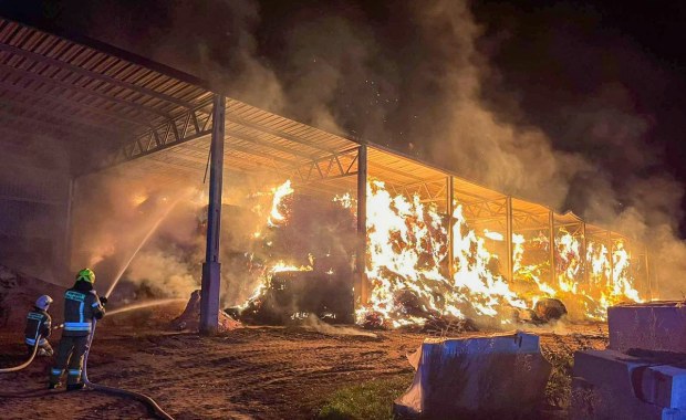 Słoma warta 800 tysięcy złotych poszła z dymem