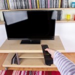 Słońce niszczy ekrany OLED. Jak chronić swój telewizor w salonie?