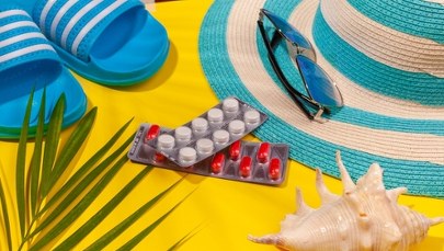 Słońce, plaża i... biegunka? Czy wiesz, jak chronić zdrowie na wakacjach?