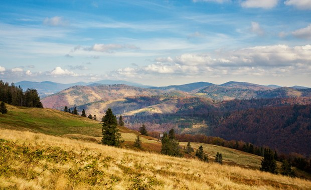 Słonecznie i ciepło w Beskidach. Ale na szlakach warto uważać 