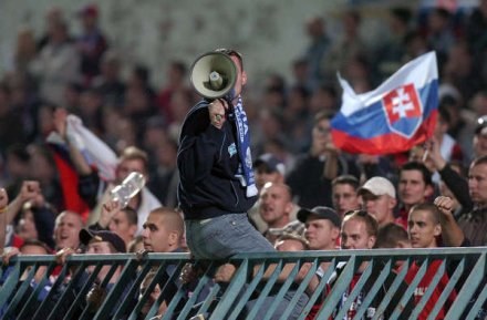 Słowaccy fani nie maja zamiaru fascynować się meczem z Polską. /AFP