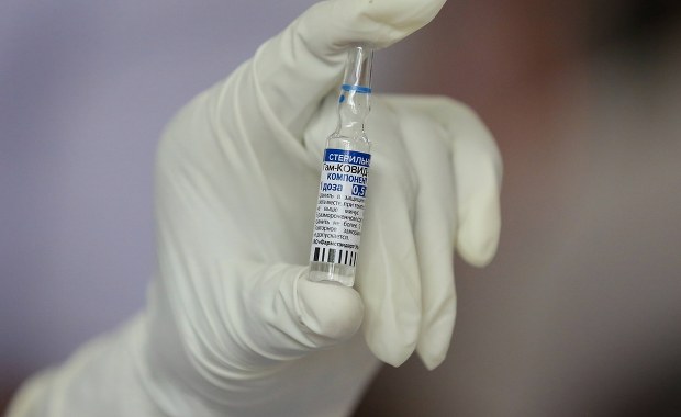 Słowacja od czerwca chce szczepić Sputnikiem V