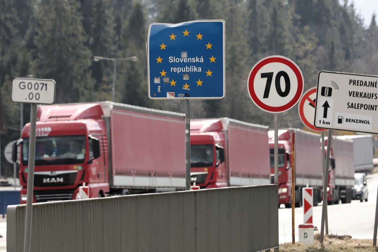 Słowacja od poniedziałku przymyka granice