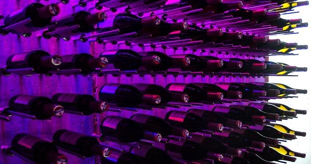 Słowacja produkuje ok. 340 tys. hektolitrów wina rocznie na rynek wewnętrzny /AFP