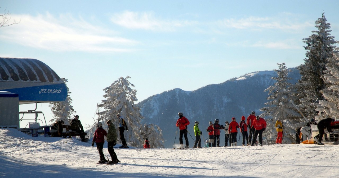 Słowacka miejscowość to prawdziwy raj dla miłośników sportów zimowych i górskich widoków /East News