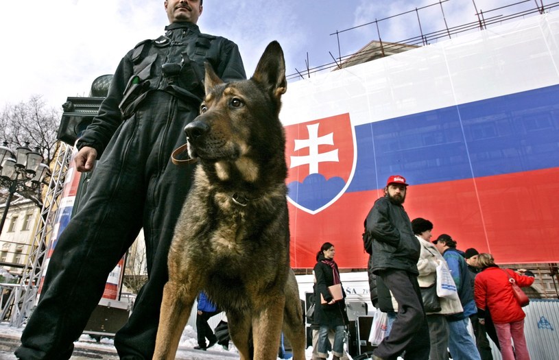 Słowacka policja; Zdj. ilustracyjne /ALEXANDER ZEMLIANICHENKO/ASSOCIATED PRESS/FOTOLINK /East News