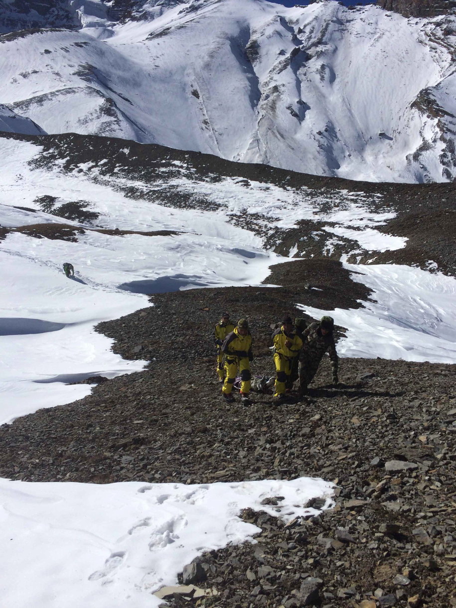 Słowacka wyprawa na Dhaulagiri - lawina zabiła pięć osób w bazie /NEPALESE ARMY (PAP/EPA) /PAP/EPA