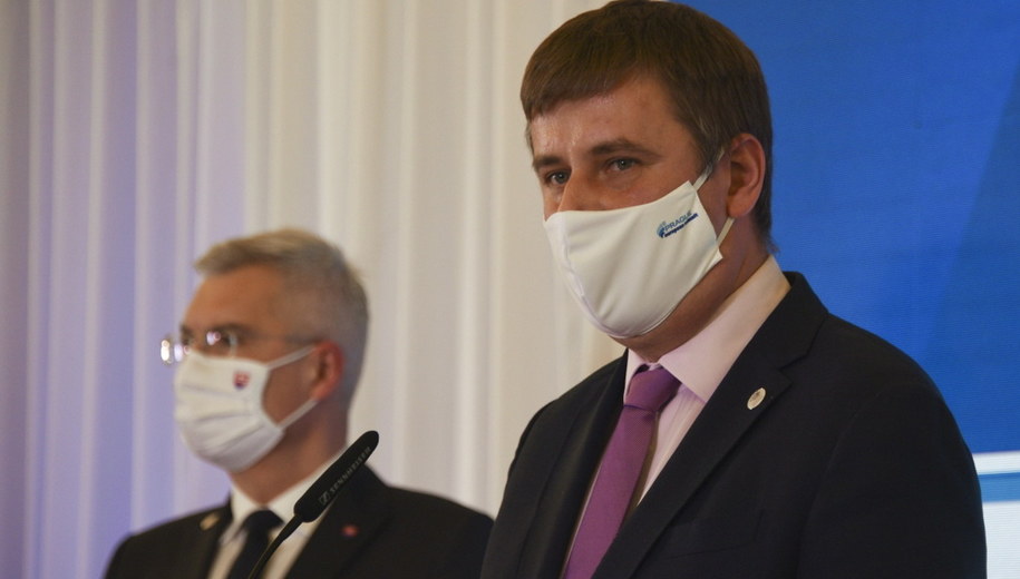 Słowacki minister Ivan Korczok i czeski minister  Tomas Petricek /PAP/EPA