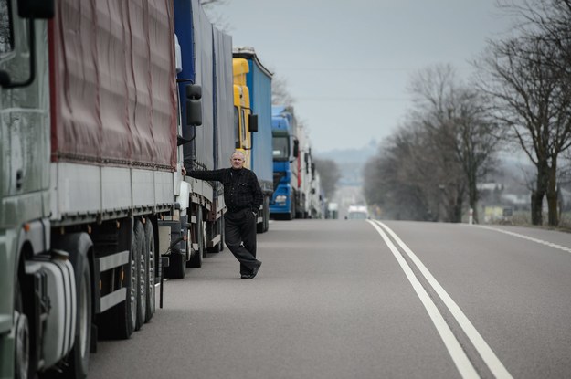 Słowacy blokują przejścia graniczne. Problemy z przejazdem m.in. w Chyżnem