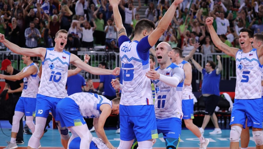 Słoweńcy po zwycięstwie z Rosjanami /ANTONIO BAT /PAP/EPA