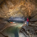Słowenia: Pięć osób utknęło w jaskini, trwa akcja ratunkowa  