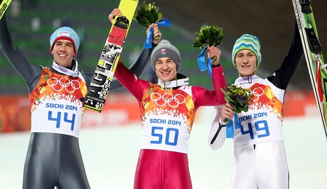 Słoweniec Peter Prevc - srebrny medal, Polak Kamil Stoch - złoto oraz Norweg Anders Bardal krążek brązowy /Grzegorz Momot /PAP/EPA