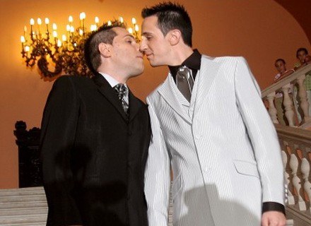 Ślub homoseksualistów z Hiszpanii /AFP