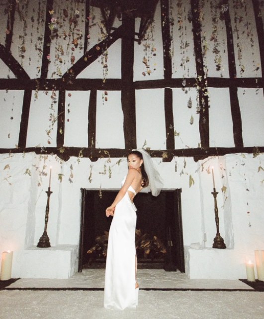 Ślub odbył się w zabytkowym domu piosenkarki w Kalifornii, fot: Stefan Kohli dla Vogue Magazine /