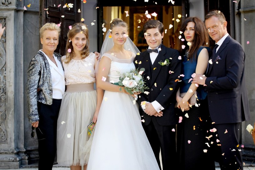Ślub przyrodniej siostry okaże się dla Basi wstępem do nowego rozdziału w jej życiu /Polsat