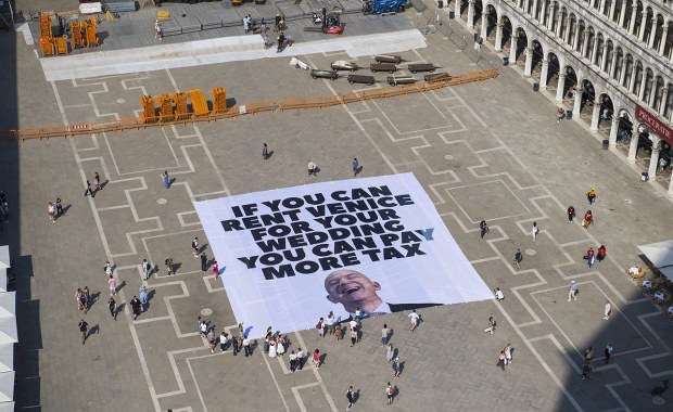 Ślub stulecia w cieniu protestów. Takiego wydarzenia nie było dotąd w Wenecji