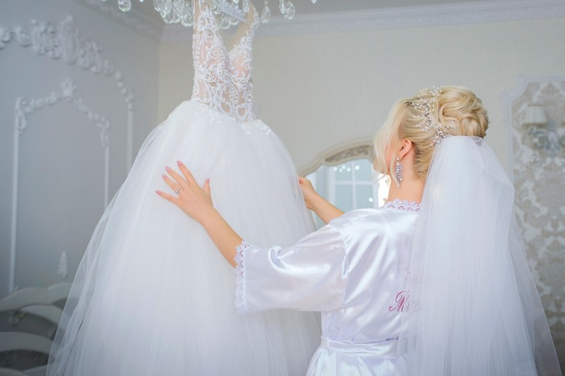 Ślub to bardzo ważne wydarzenie w życiu pary młodej. Jak radzić sobie ze stresem w tym wyjątkowym dniu? /Pixel