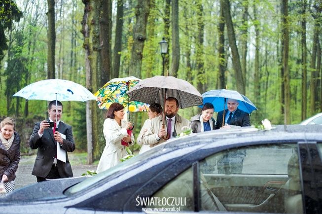 Ślub w deszczu /abcslubu.pl