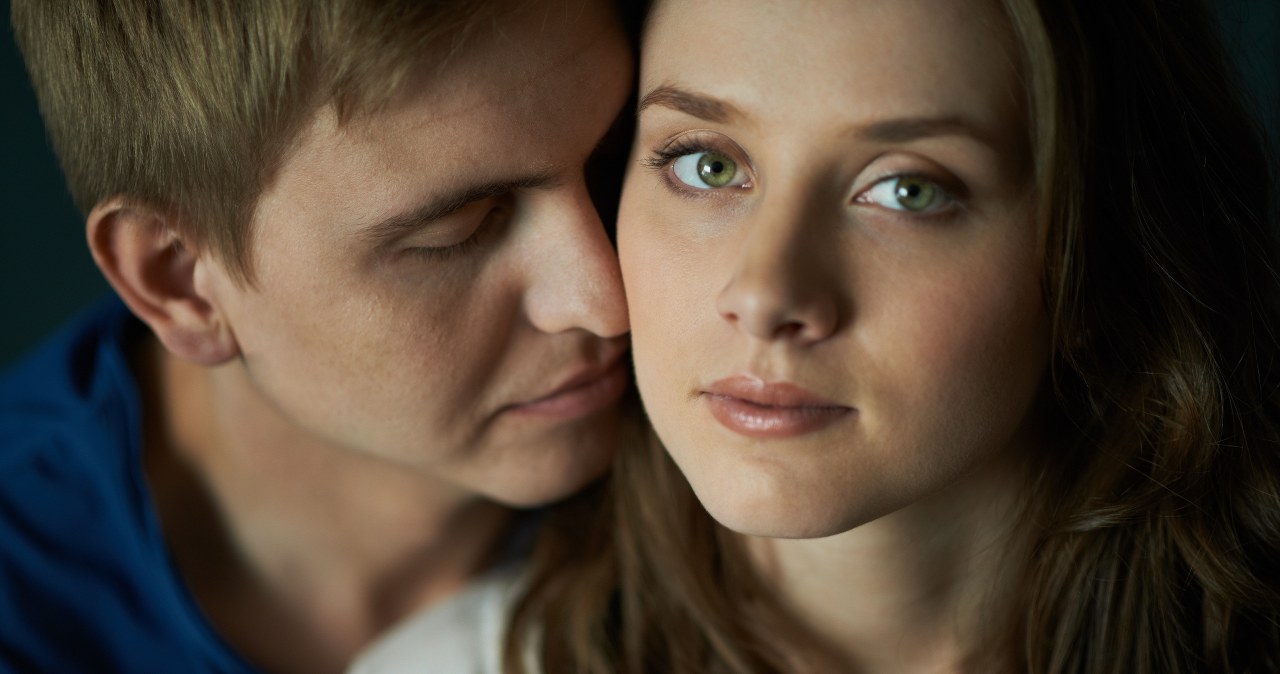 Ślub w listopadzie to fatalny pomysł. No przynajmniej według wierzeń ludowych /123RF/PICSEL