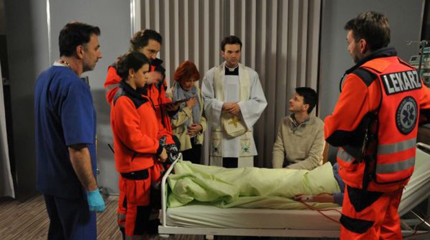 "Na sygnale": Ślub, który ratuje życie - Świat Seriali w INTERIA.PL