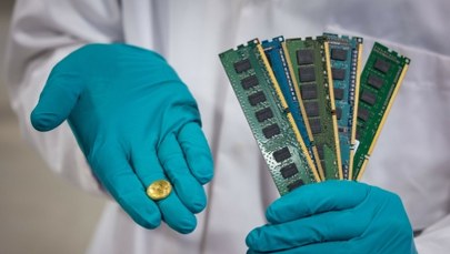 Ślubne obrączki, pierścionki zaręczynowe. Tak powstaje biżuteria z e-odpadów