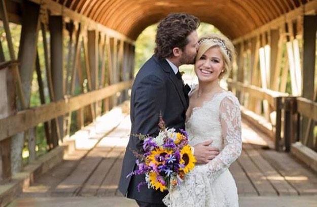 Ślubne zdjęcie Kelly Clarkson /oficjalna strona wykonawcy