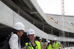 Słuchacze na budowie Stadionu Narodowego