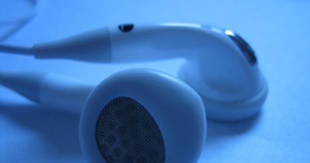 Słuchawki douszne mają niszczycielski wpływ na słuch /stock.xchng