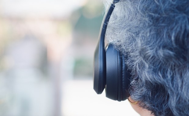 Słuchawki i smartwatche pod lupą UOKiK. Stwierdzono nieprawidłowości