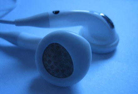 Słuchawki odtwarzacza mogą zakłócać pracę rozruszników serca | Joel Bajot /stock.xchng