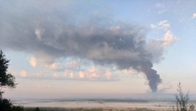 Słup dymu nad Myszkowem. Pożar hali opanowany