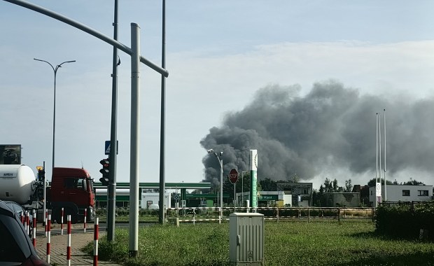 Słup dymu nad Tychami. Paliło się składowisko makulatury