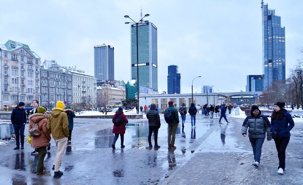 Słup pary i wyrwa w centrum Warszawy. Kilkanaście budynków bez ogrzewania