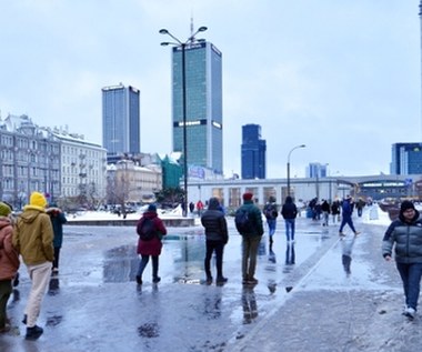 Słup pary i wyrwa w centrum Warszawy. Kilkanaście budynków bez ogrzewania