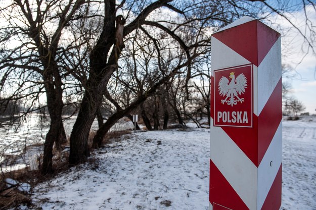Słupek graniczny przy granicy polsko-białoruskiej w okolicy Terespola /Wojtek Jargiło /PAP