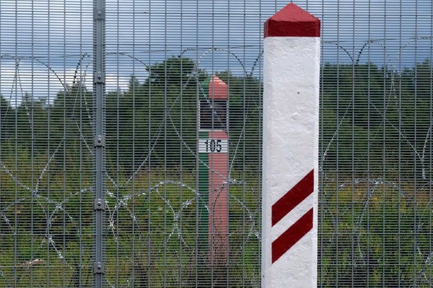 Słupki graniczne na granicy Łotwy i Białorusi /	VALDA KALNINA /PAP/EPA