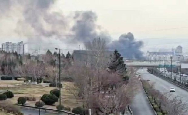 Słupy ognia nad Teheranem. Silne wybuchy w mieście