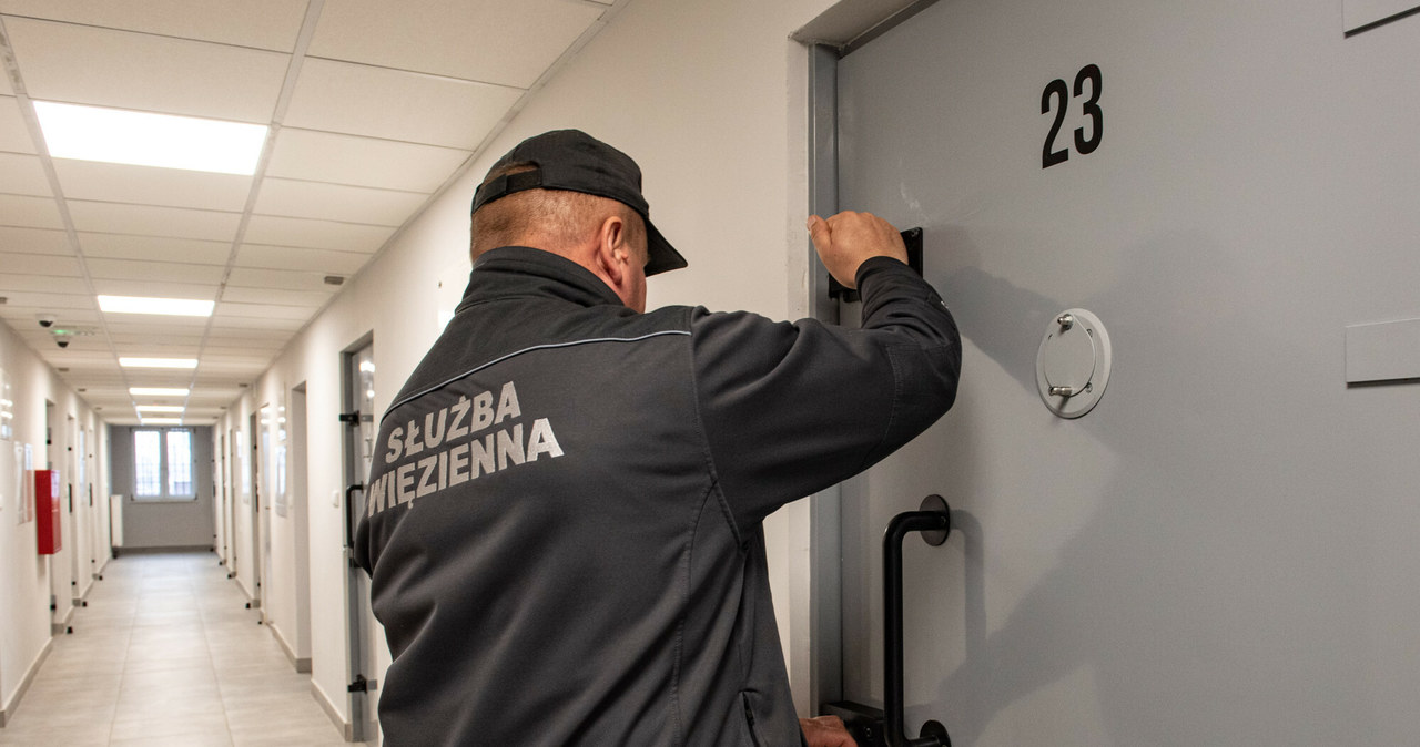 Służba Więzienna zgłasza zapotrzebowanie na zatrudnienie ok. 1800 nowych funkcjonariuszy /Tadeusz Koniarz /East News
