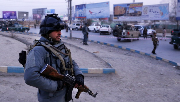 Służby afgańskie w Kabulu /HEDAYATULLAH AMID /PAP/EPA