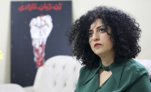 Służby Iranu chcą ją zabić? Noblistka ostrzega świat