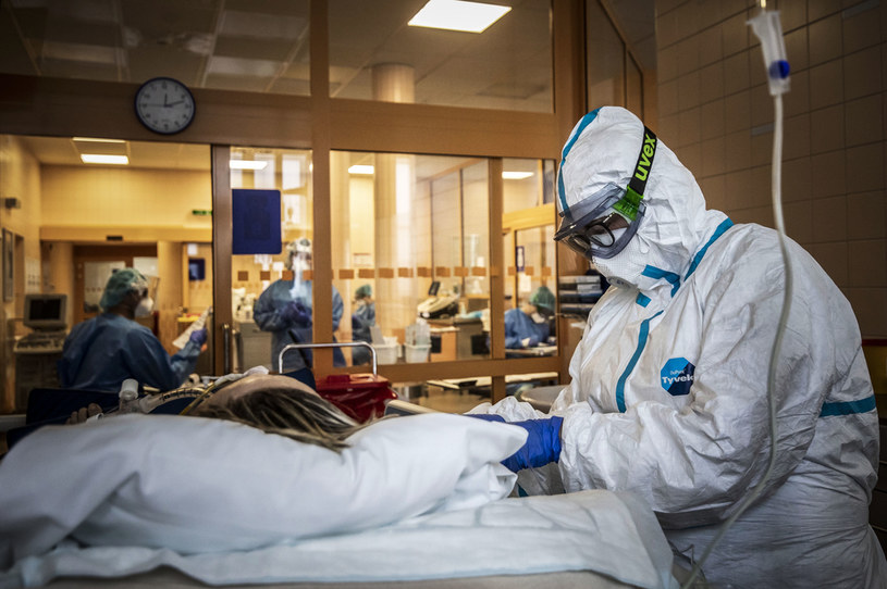 Służby medyczne walczą z koronawirusem, Praga 2020 r. /Gabriel Kuchta /Getty Images